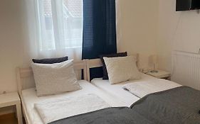 Budapest Airport-Vecses Trainstation Apartman K7